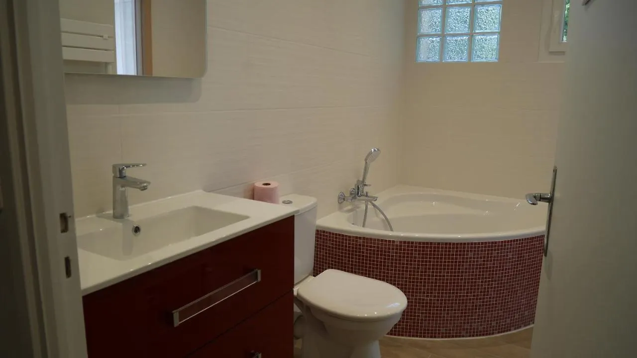 La Maison Blanche Bed & Breakfast Saint Aygulf